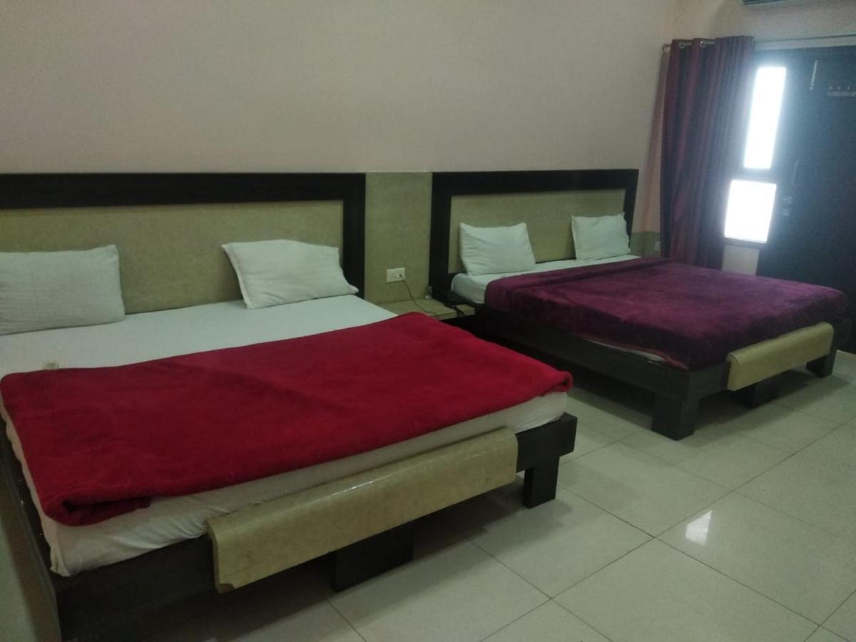 Negi'S Grand By Wb Hotels Kanpur Esterno foto