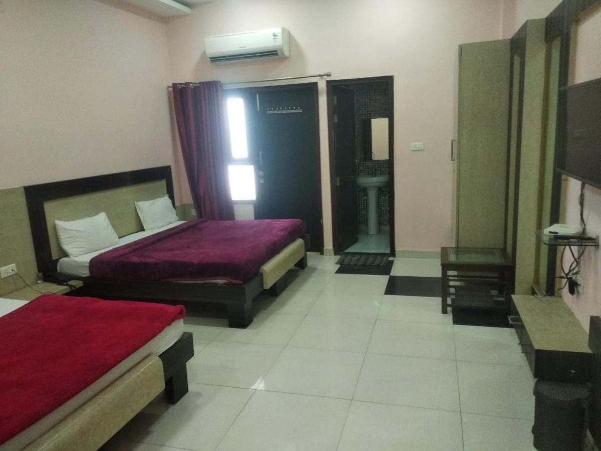 Negi'S Grand By Wb Hotels Kanpur Esterno foto